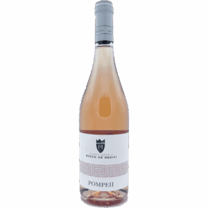 Pompeii Rosato Piedirosso. Elegante Weinflasche von Bosco de' Medici mit zart lachsfarbenem Roséwein und einem Etikett, das von einem altgriechisch-römischen Mosaikmuster geziert wird.