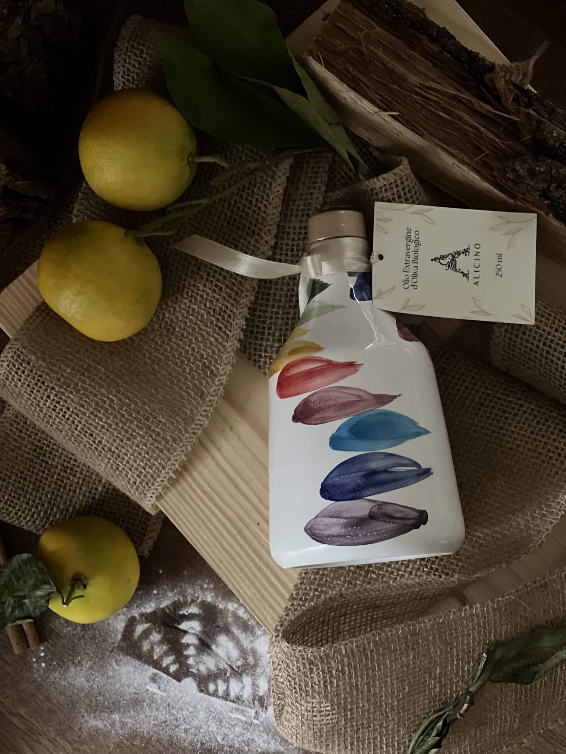 io Olivenöl Coratina aus Apulien in handgefertigter Keramikflasche